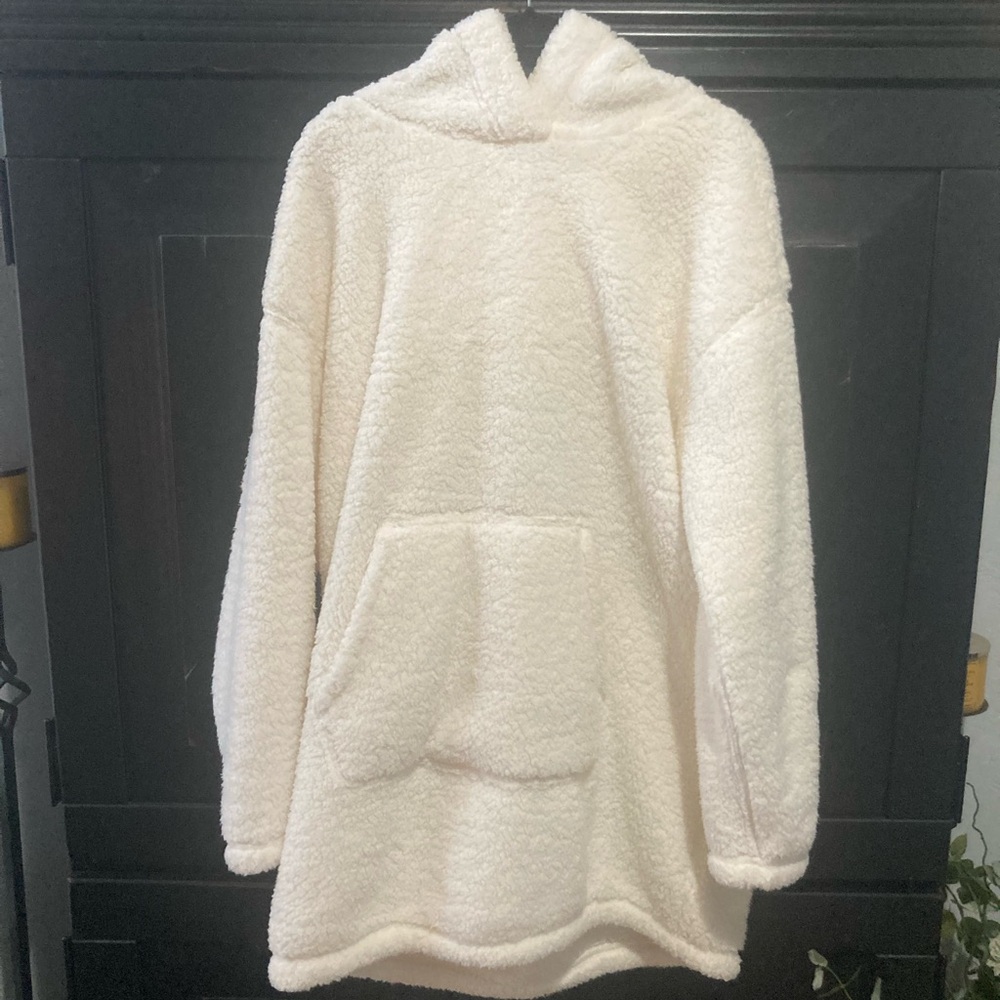Hollister/ Gilly Hicks Ivory Sherpa Hoodie L/XL NWT